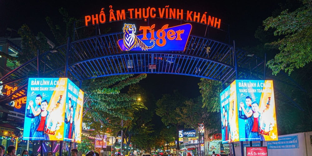 Trải nghiệm phố ẩm thực Vĩnh Khánh Quận 4: Nhiều quán ngon, không khí sôi động